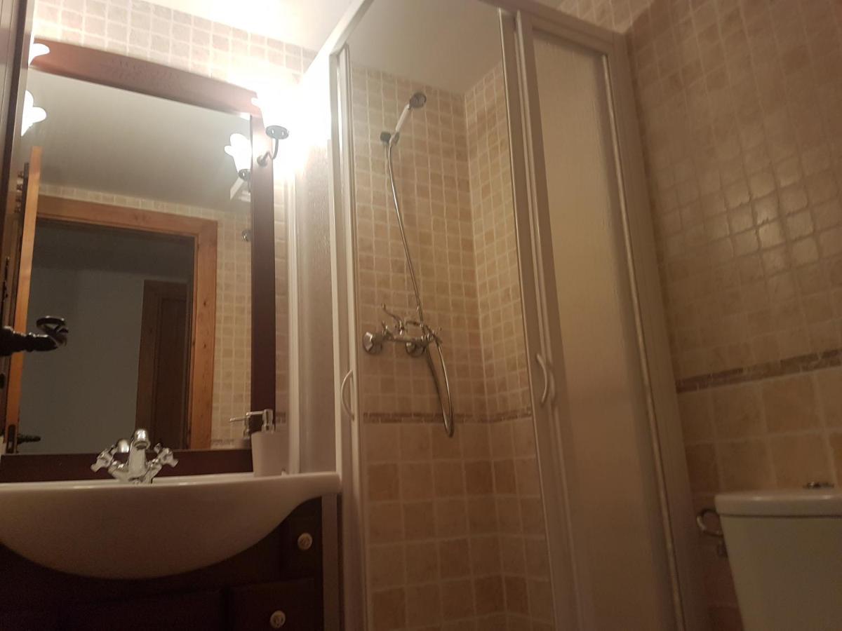 Family Attic Esterri إيستيري دانو المظهر الخارجي الصورة