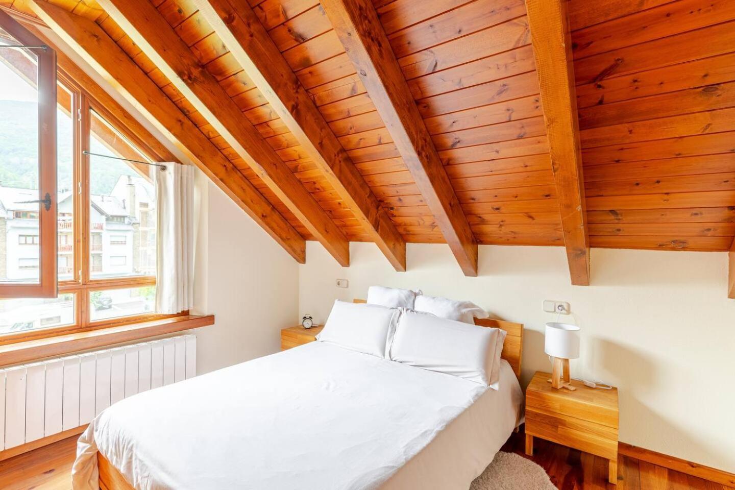Family Attic Esterri إيستيري دانو المظهر الخارجي الصورة