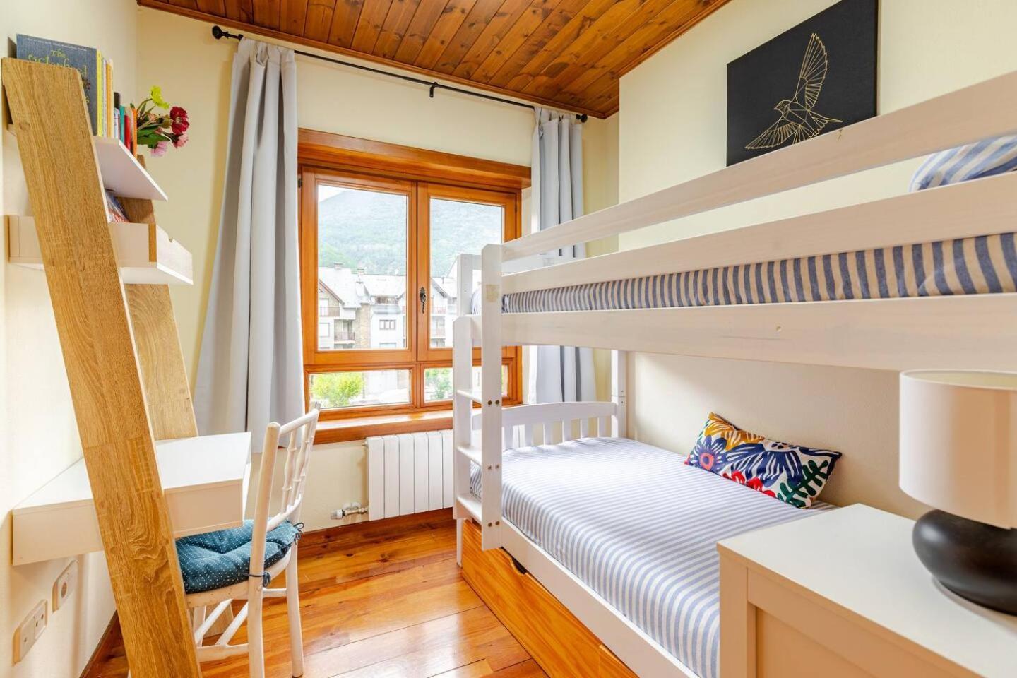 Family Attic Esterri إيستيري دانو المظهر الخارجي الصورة