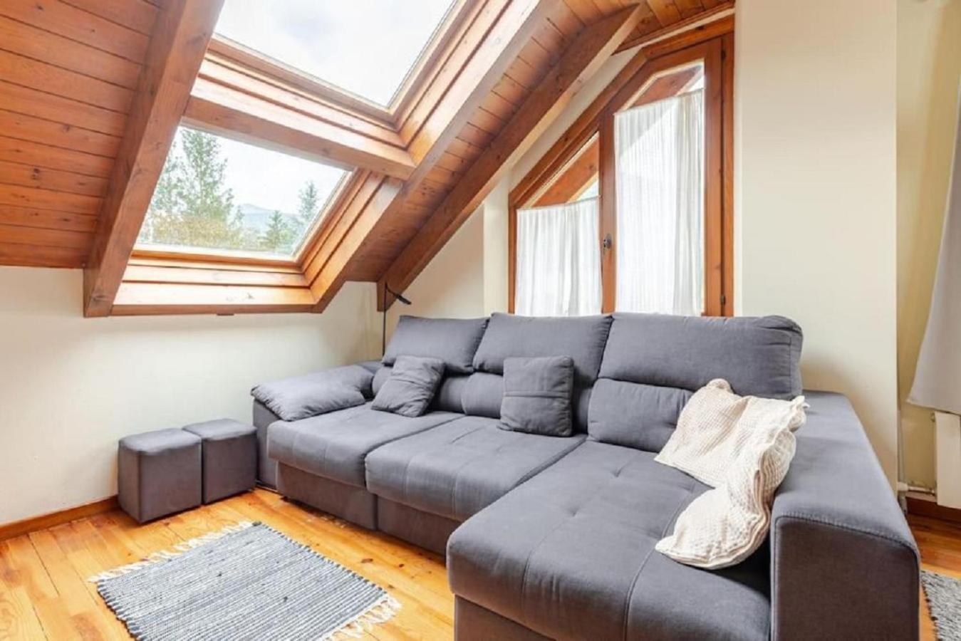 Family Attic Esterri إيستيري دانو المظهر الخارجي الصورة